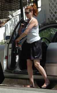 Debra Messing feet photo thumbnail