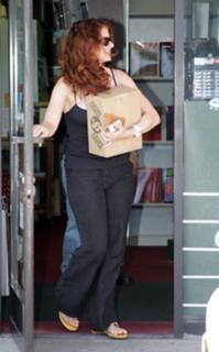 Debra Messing feet photo thumbnail