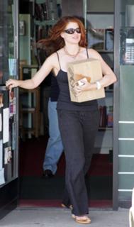 Debra Messing feet photo thumbnail