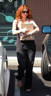 Debra Messing feet photo thumbnail