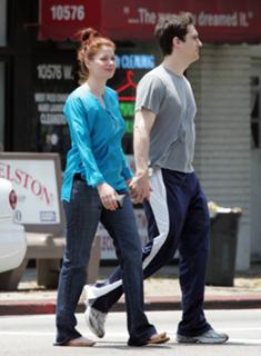 Debra Messing feet photo thumbnail