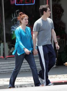 Debra Messing feet photo thumbnail
