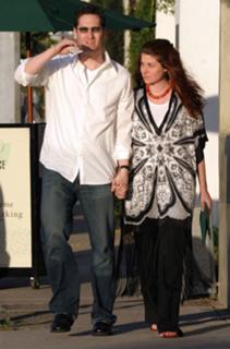 Debra Messing feet photo thumbnail