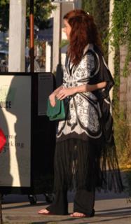 Debra Messing feet photo thumbnail