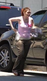 Debra Messing feet photo thumbnail