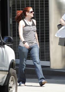 Debra Messing feet photo thumbnail
