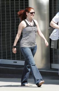 Debra Messing feet photo thumbnail