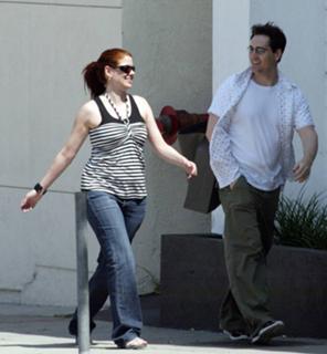 Debra Messing feet photo thumbnail