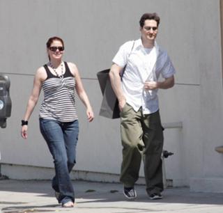 Debra Messing feet photo thumbnail