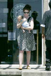 Debra Messing feet photo thumbnail