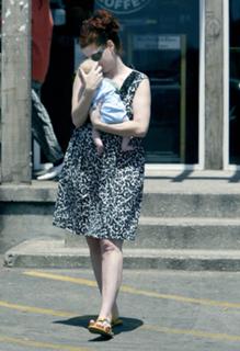 Debra Messing feet photo thumbnail