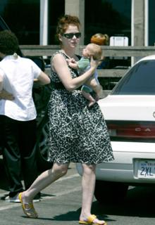 Debra Messing feet photo thumbnail