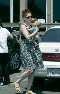 Debra Messing feet photo thumbnail