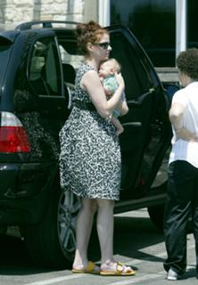 Debra Messing feet photo thumbnail
