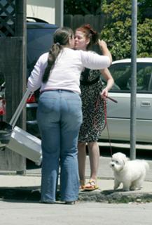 Debra Messing feet photo thumbnail