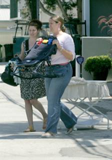 Debra Messing feet photo thumbnail