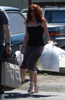 Debra Messing feet photo thumbnail