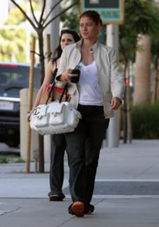Debra Messing feet photo thumbnail