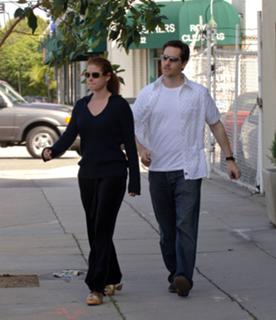 Debra Messing feet photo thumbnail