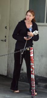 Debra Messing feet photo thumbnail