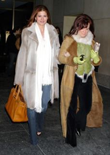 Debra Messing feet photo thumbnail