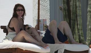 Debra Messing feet photo thumbnail