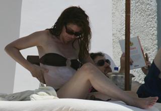 Debra Messing feet photo thumbnail