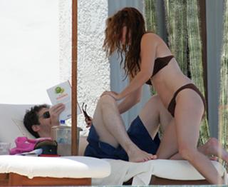 Debra Messing feet photo thumbnail