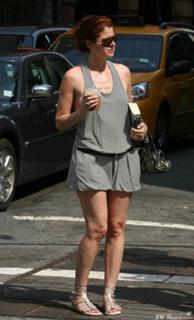 Debra Messing feet photo thumbnail