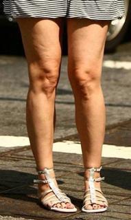 Debra Messing feet photo thumbnail
