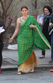 Debra Messing feet photo thumbnail