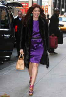 Debra Messing feet photo thumbnail
