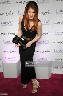 Debra Messing feet photo thumbnail