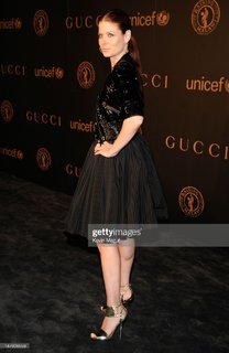 Debra Messing feet photo thumbnail
