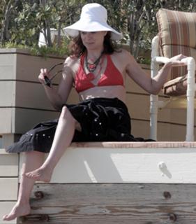 Debra Messing feet photo thumbnail
