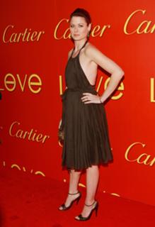 Debra Messing feet photo thumbnail