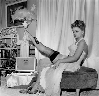 Debra Paget feet photo 17