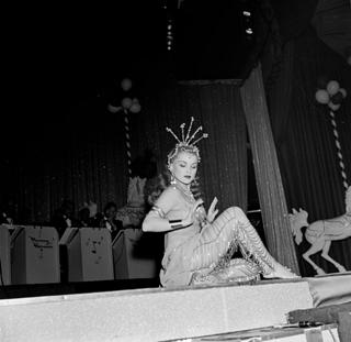 Debra Paget feet photo 11