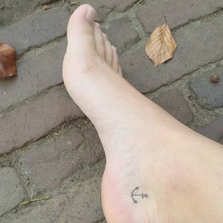 Dee van der Zeeuw feet photo 2