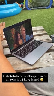 Dee van der Zeeuw feet photo 3