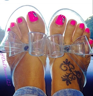 Deedee Rican feet photo thumbnail
