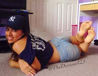 Deedee Rican feet photo thumbnail