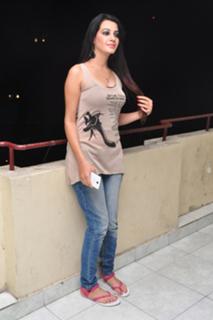 Deeksha Panth feet photo 10