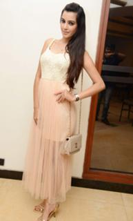 Deeksha Panth feet photo 9