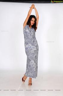 Deeksha Panth feet photo 4