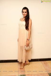 Deeksha Panth feet photo 16