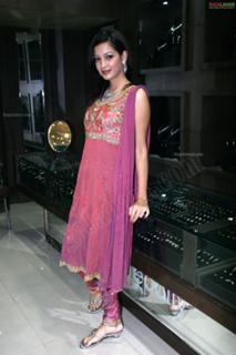 Deeksha Panth feet photo 14