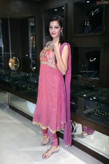 Deeksha Panth feet photo 12