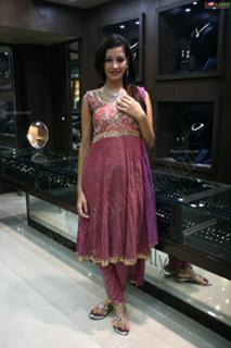 Deeksha Panth feet photo 11