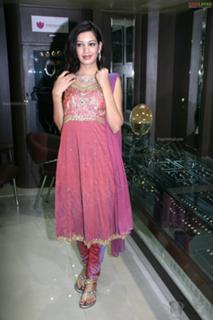 Deeksha Panth feet photo 10